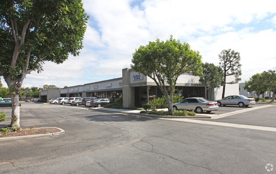 20254-20290 E Carrey Rd, Walnut, CA à louer - Photo du bâtiment - Image 2 de 16