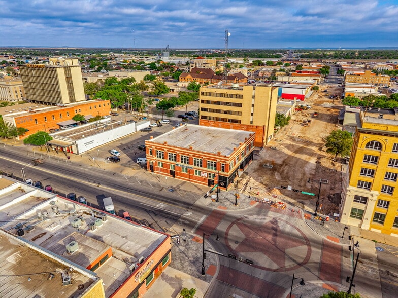 29 S Chadbourne St, San Angelo, TX à vendre - Photo du bâtiment - Image 2 de 58