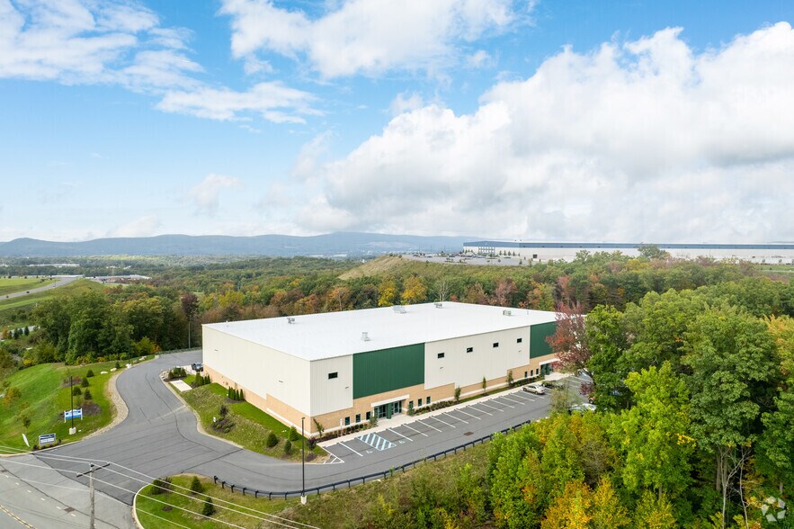 560-570 Research Dr, Pittston Township, PA à louer - Aérien - Image 3 de 5