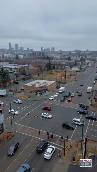 10909 107 Av NW, Edmonton, AB à vendre - Vidéo sur l’inscription commerciale - Image 2 de 12