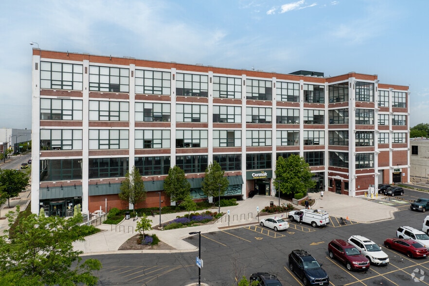 4000 W Diversey Ave, Chicago, IL for lease - Building Photo - Image 3 of 8
