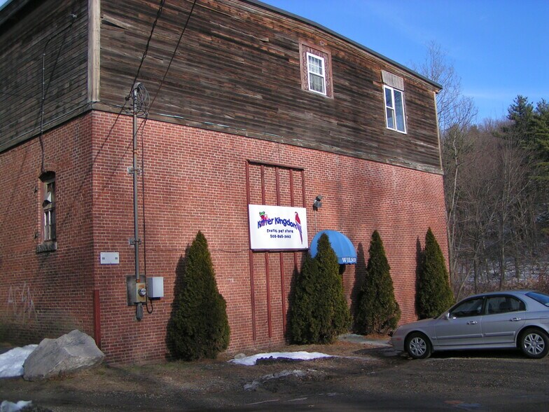 175 W Main St, Millbury, MA à vendre - Photo du bâtiment - Image 3 de 3