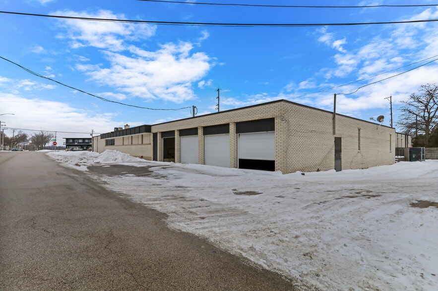 1400 Sunset Ave, Waukegan, IL for sale - Building Photo - Image 2 of 51
