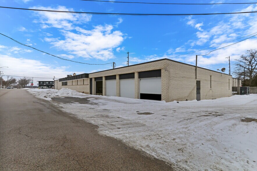 1400 Sunset Ave, Waukegan, IL à vendre - Photo du bâtiment - Image 2 de 51