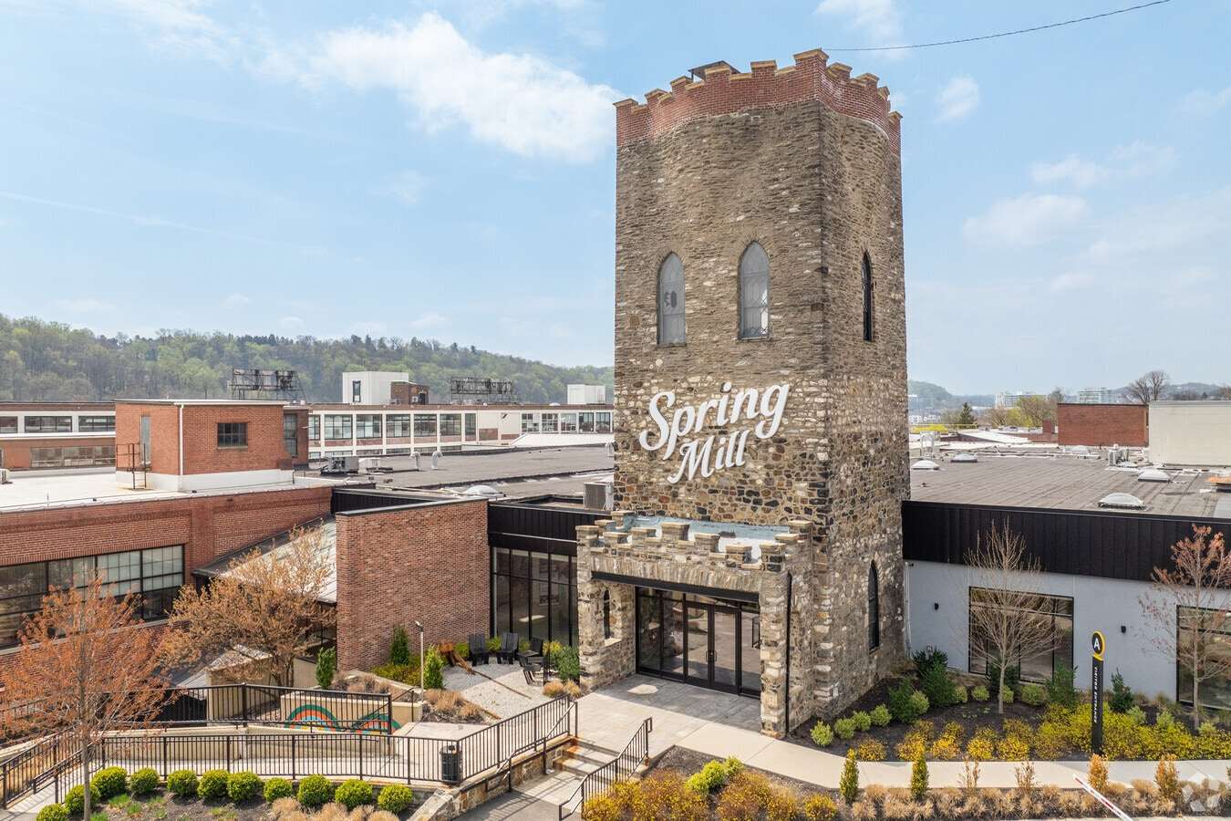 555 E North Ln, Conshohocken, PA à louer Photo du bâtiment- Image 1 de 7