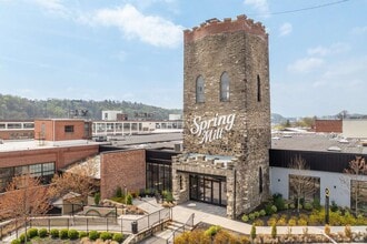 555 E North Ln, Conshohocken, PA à louer Photo du bâtiment- Image 1 de 7