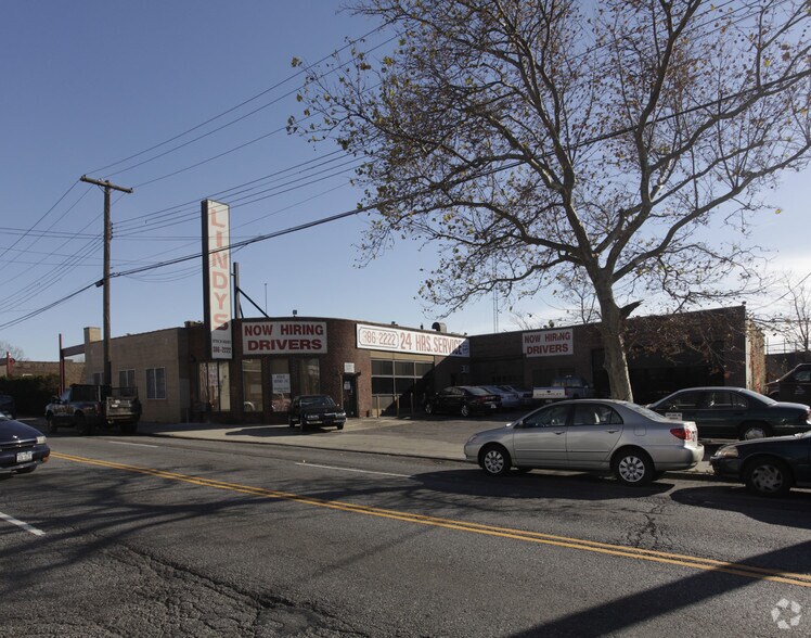 62-16 Metropolitan Ave, Middle Village, NY à louer - Photo du bâtiment - Image 3 de 13