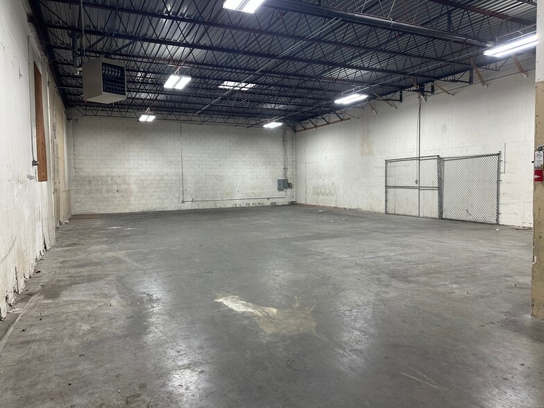 2579-2605 N Fairview Ave N, Roseville, MN for lease - Interior Photo - Image 3 of 5