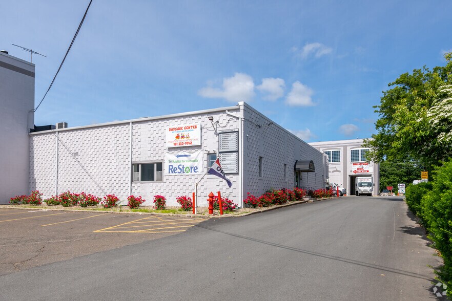 58 R Pulaski St, Peabody, MA à louer - Photo du bâtiment - Image 1 de 9