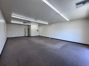 2920-2972 Churn Creek Rd, Redding, CA for lease Interior Photo- Image 2 of 3