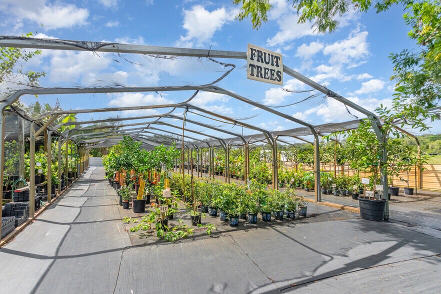 155 11th Ave, Osteen, FL à vendre - Photo principale - Image 1 de 40