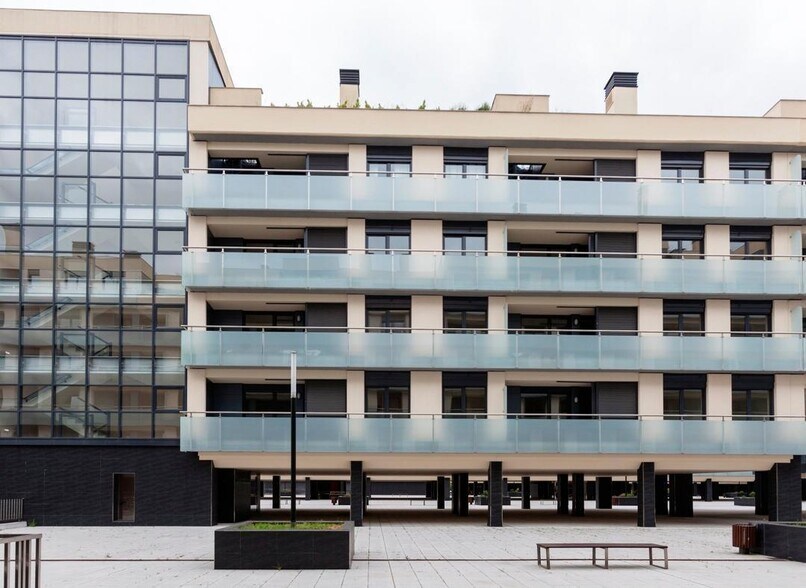 Calle Tapia de Casariego, Oviedo, Asturias for sale - Building Photo - Image 2 of 15