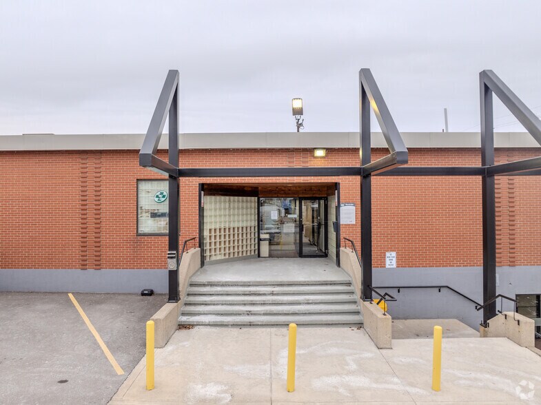 414 Victoria Av N, Hamilton, ON à louer - Photo du bâtiment - Image 2 de 3