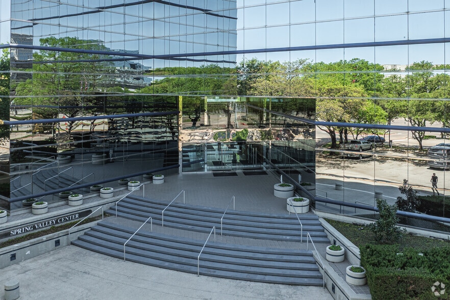 5220 spring valley Rd, Dallas, TX for lease - Building Photo - Image 3 of 14