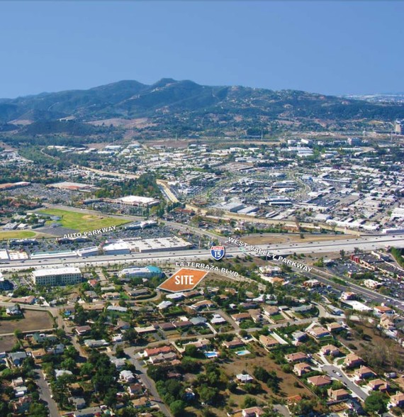 300 La Terraza Blvd, Escondido, CA à louer - Photo du bâtiment - Image 2 de 8