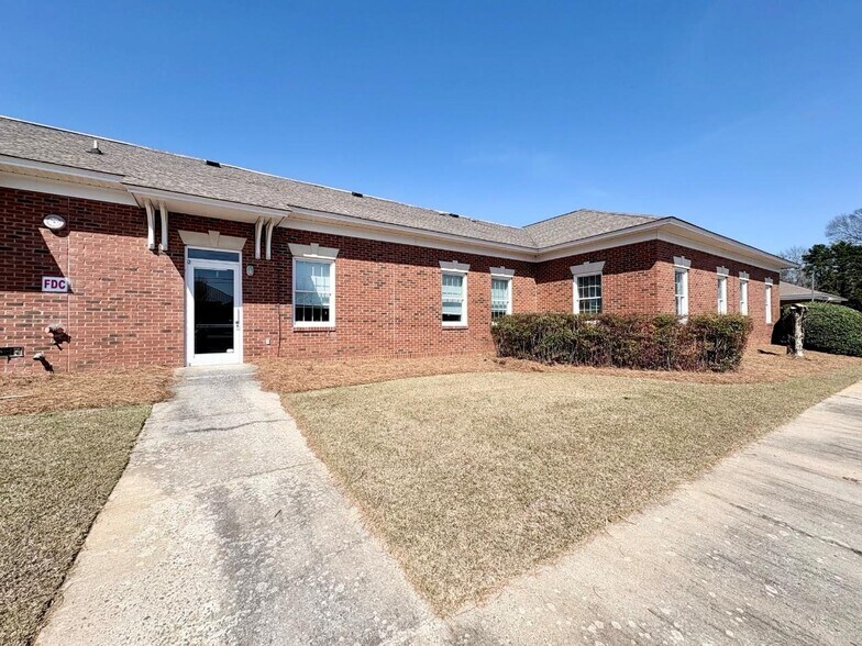470 S Houston Lake Rd, Warner Robins, GA à louer - Photo du bâtiment - Image 1 de 2