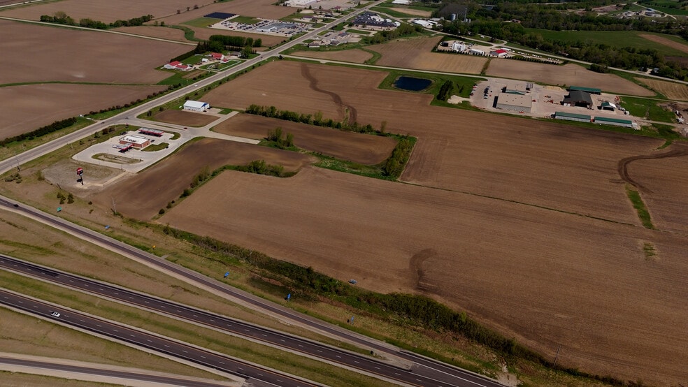 0 Grand Ave, Charles City, IA à vendre - Photo du bâtiment - Image 3 de 12
