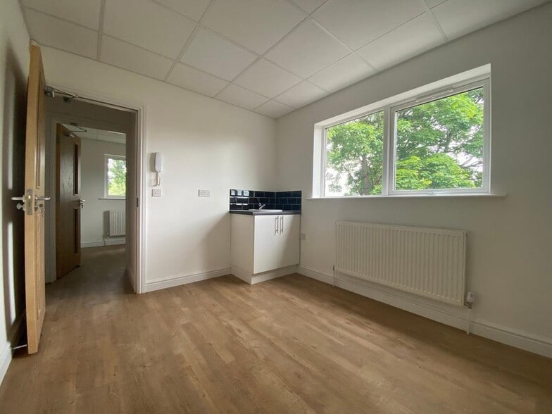 124 Stourport Rd, Kidderminster for lease - Building Photo - Image 3 of 13