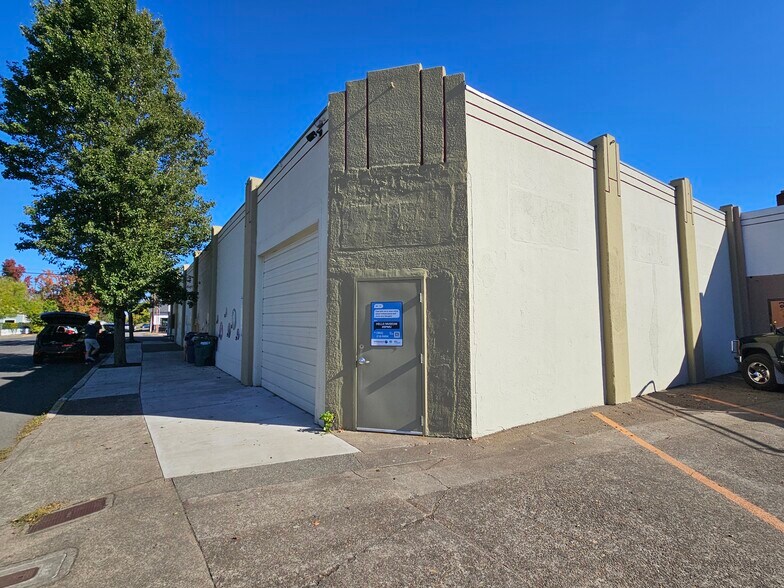281 S 2nd St, Independence, OR à vendre - Photo du bâtiment - Image 3 de 13