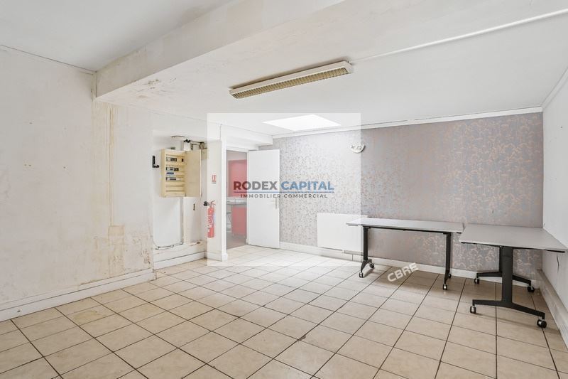 Retail in Paris for lease - Interior Photo - Image 3 of 8