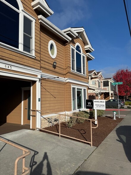 645 W 1st St, Sonoma, CA for lease - Building Photo - Image 3 of 7