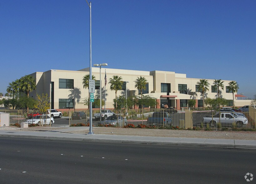 700 N Rancho Dr, Las Vegas, NV à louer - Photo du bâtiment - Image 2 de 3