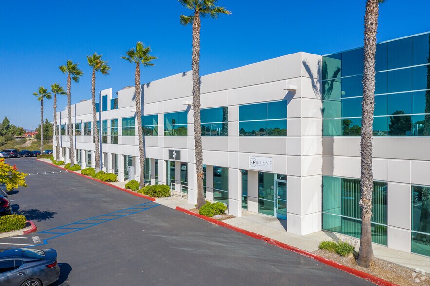 1055 Tierra del Rey, Chula Vista, CA à louer - Photo du bâtiment - Image 2 de 7