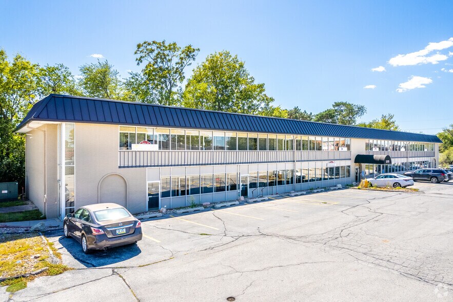 2175 NW 86th St, Clive, IA à louer - Photo du bâtiment - Image 2 de 5