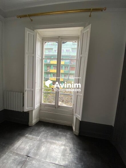 Office in Grenoble for sale - Interior Photo - Image 3 of 20