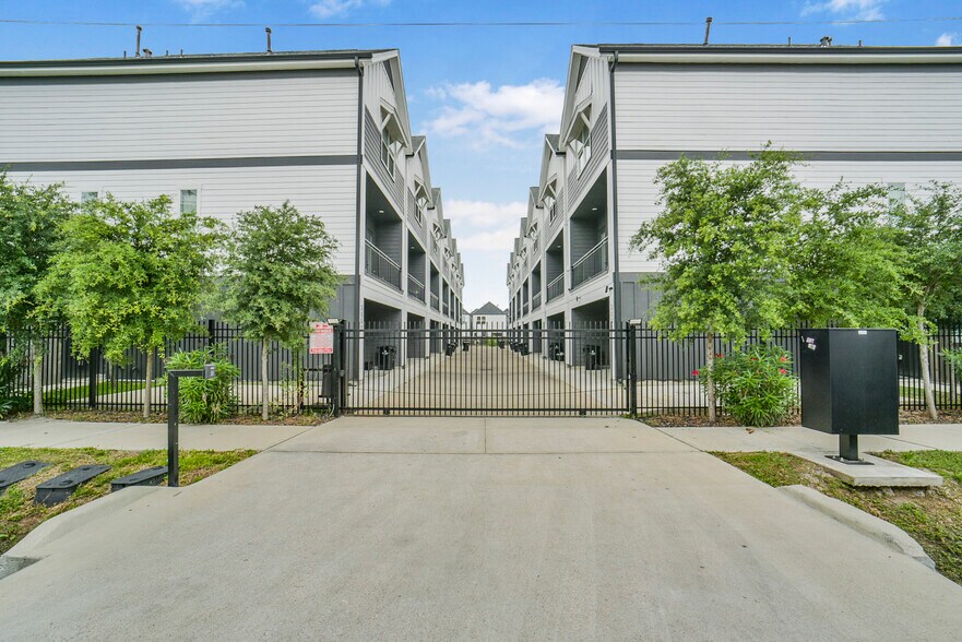 316 Thornton Rd, Houston, TX à vendre - Photo du bâtiment - Image 1 de 50