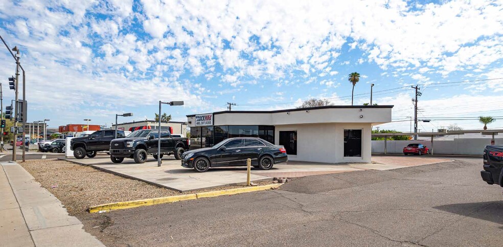 925 N Scottsdale Rd, Scottsdale, AZ for lease - Primary Photo - Image 1 of 4