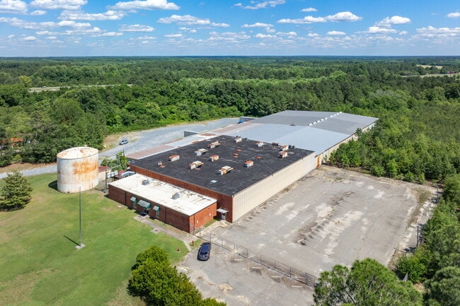 Plus de détails pour 520 E Main St, Candor, NC - Industriel à louer