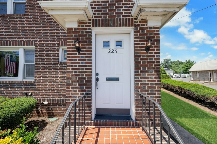 225 Liberty St, Little Ferry, NJ for sale - Building Photo - Image 3 of 42