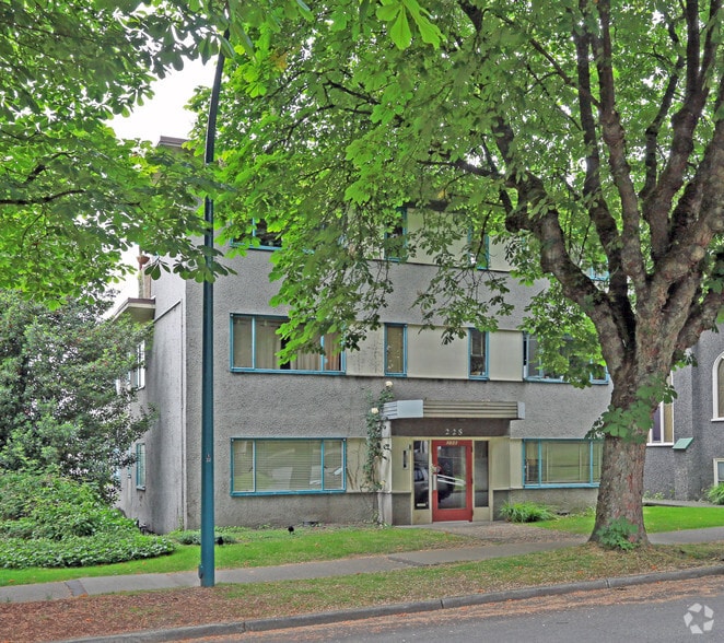 225 W 10th Ave, Vancouver, BC à vendre - Photo du bâtiment - Image 2 de 2
