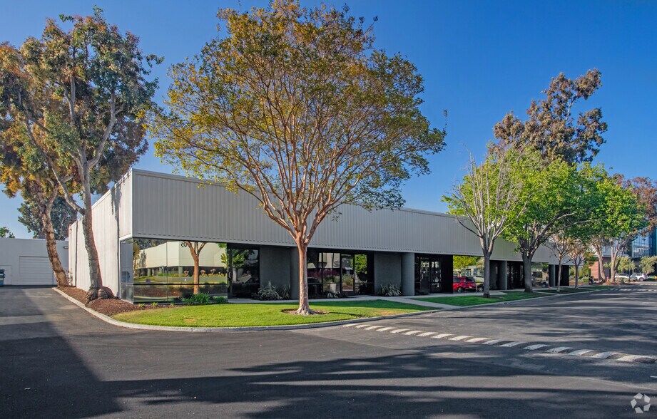 1800 Wyatt Dr, Santa Clara, CA à louer - Photo du bâtiment - Image 2 de 10