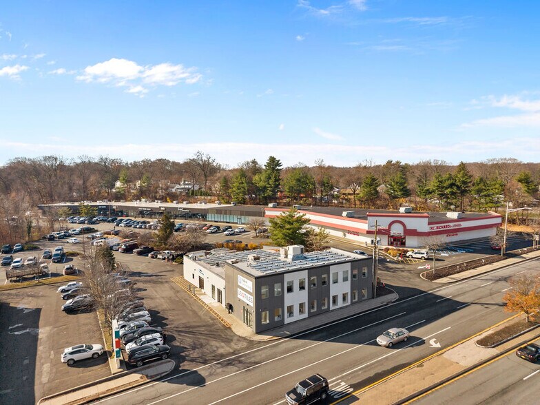 233 W Route 59, Nanuet, NY à louer - Photo du bâtiment - Image 3 de 16