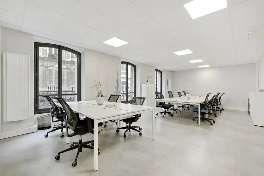 Immeuble residentiel dans Paris à vendre - Photo intérieure - Image 2 de 9