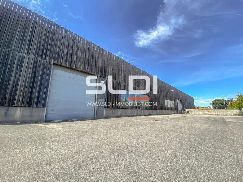 Flex in Saint-Priest for lease - Building Photo - Image 1 of 5
