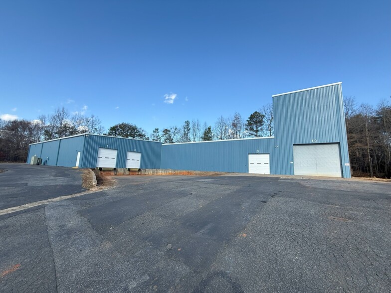 144 Industrial Dr, Forest City, NC for lease - Building Photo - Image 2 of 9