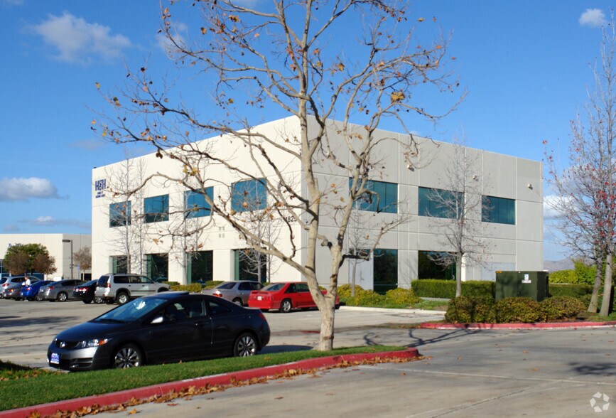 1825 Gillespie Way, El Cajon, CA à louer - Photo du bâtiment - Image 3 de 5