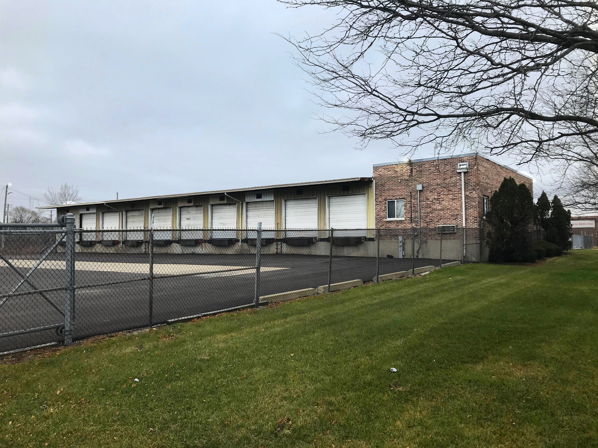 720 Greenleaf Ave, Elk Grove Village, IL for lease Primary Photo- Image 1 of 4