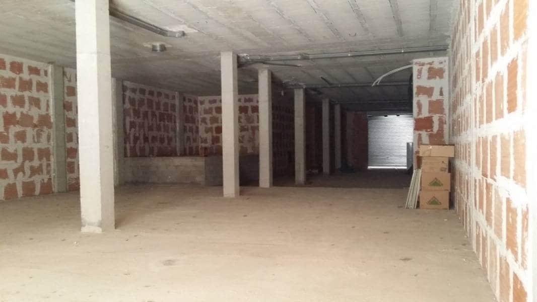 Retail in València, Valencia for lease Building Photo- Image 1 of 3