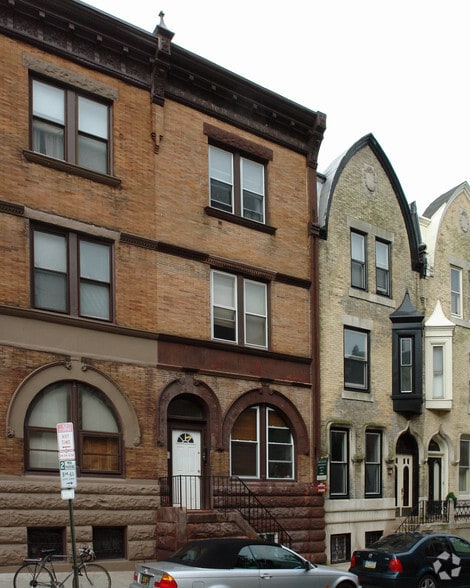 2402 Spruce St, Philadelphia, PA à vendre - Photo principale - Image 1 de 3