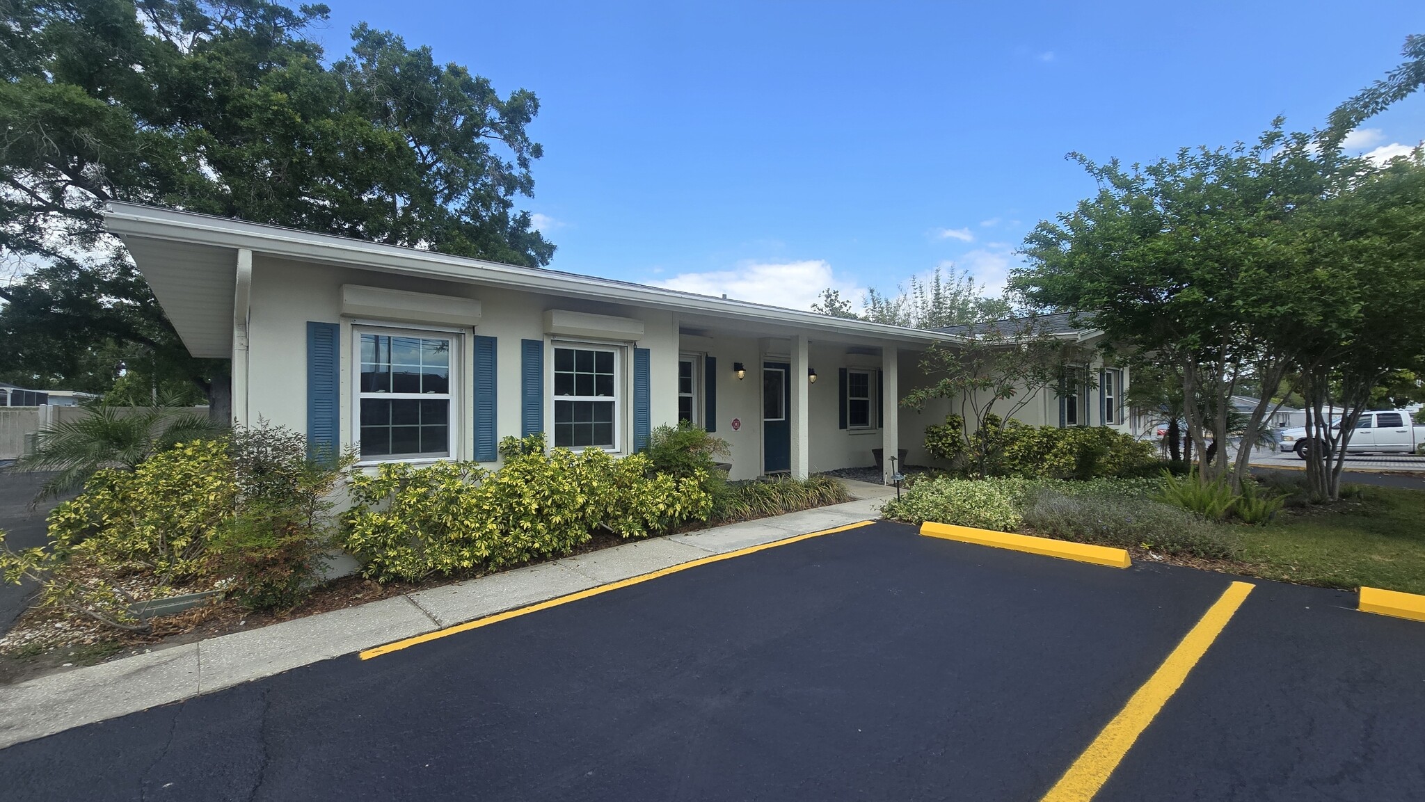 2300 W Bay Dr, Largo, FL for lease Building Photo- Image 1 of 3