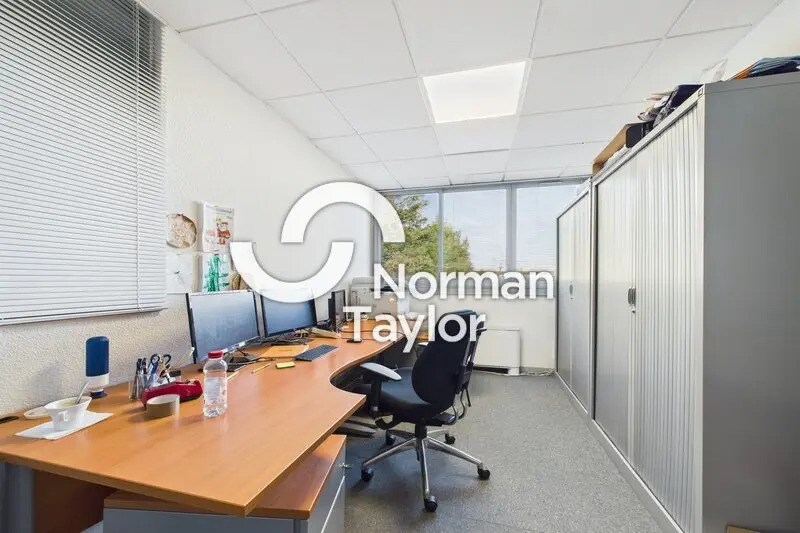 Office in Montpellier for lease - Interior Photo - Image 2 of 12