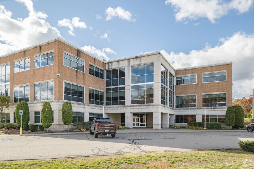 1 Coastway Blvd, Warwick, RI à vendre - Photo du bâtiment - Image 2 de 16