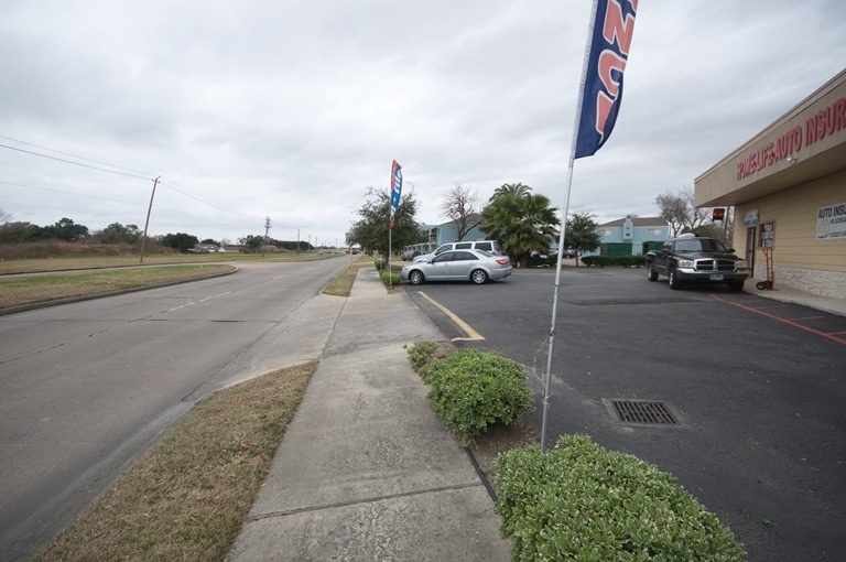 2555 Allen Genoa Rd, Pasadena, TX à vendre - Photo du bâtiment - Image 3 de 43