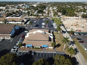 12995 S Cleveland Ave, Fort Myers, FL à louer Photo du bâtiment- Image 2 de 2