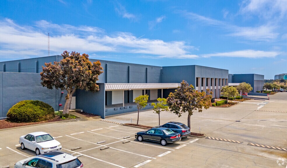 570-586 Eccles Ave, South San Francisco, CA à louer - Photo du bâtiment - Image 3 de 15