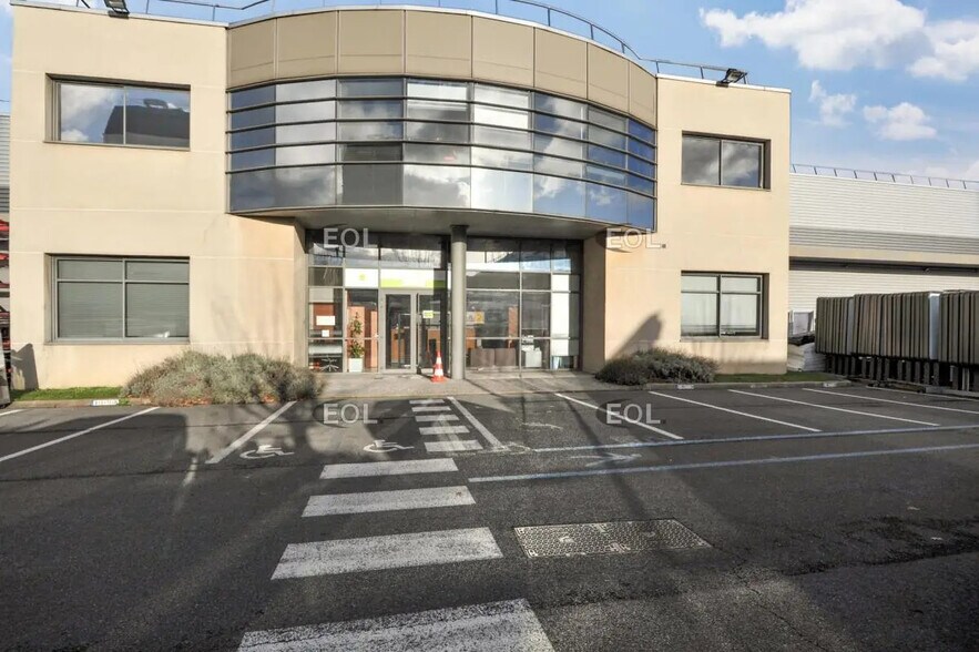 Industrial in Gennevilliers for lease - Building Photo - Image 2 of 4